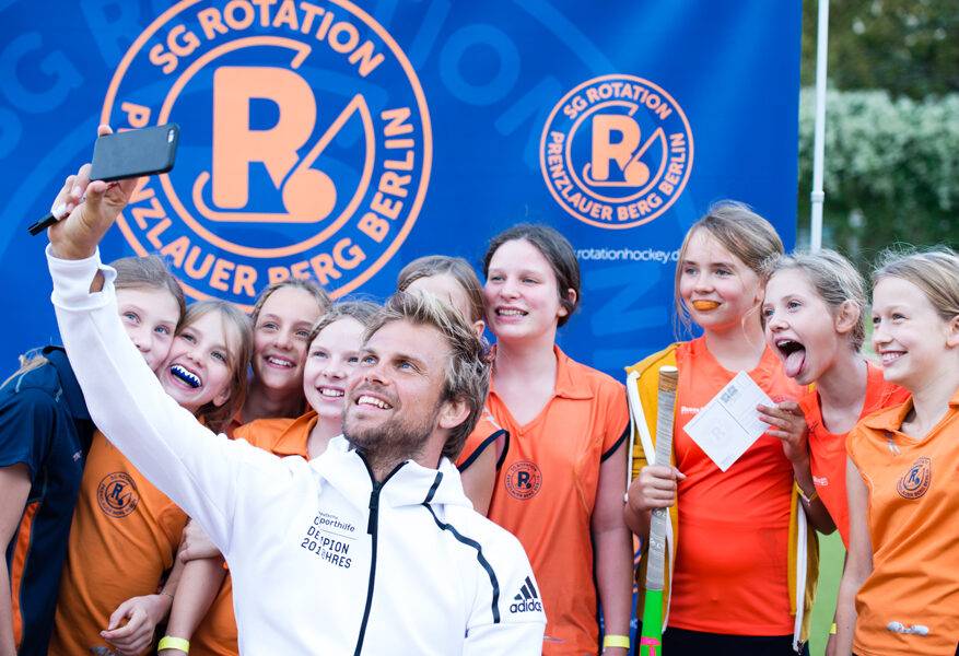 Silber, Gold, Orange: Moritz Fürste mit den Stars von morgen.