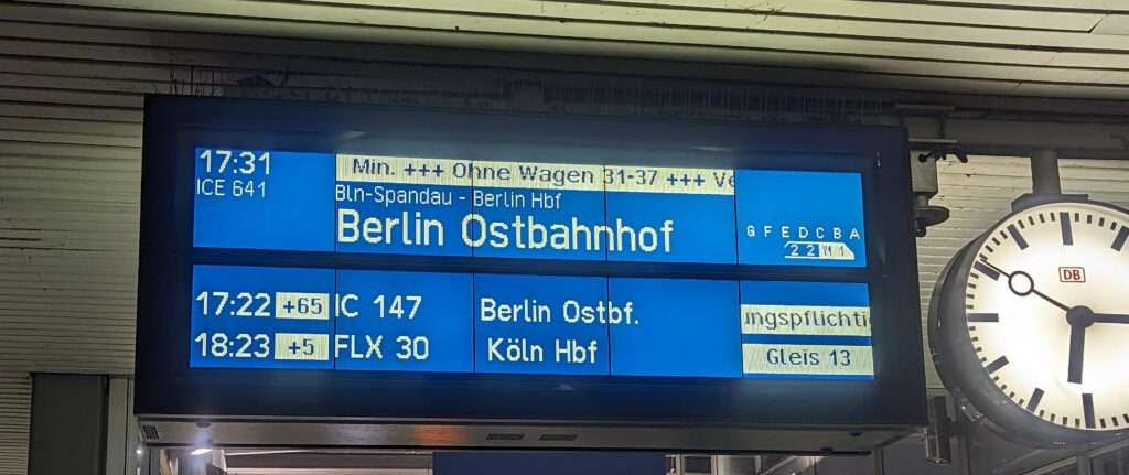 Ratet mal, wer Plätze in Wagen 33 gebucht hatte!