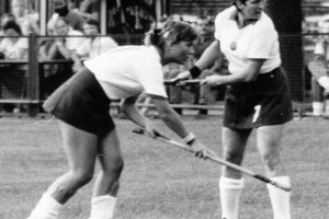 1989-09-09 Damen-NM in der Winsstraße vs CSSR 2-1 v.l. Sabine Sasse, Elke Lückert