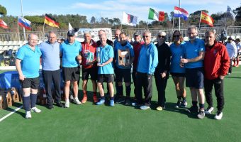 2024_12_Romturnier_Gruppenbild mit Pokal