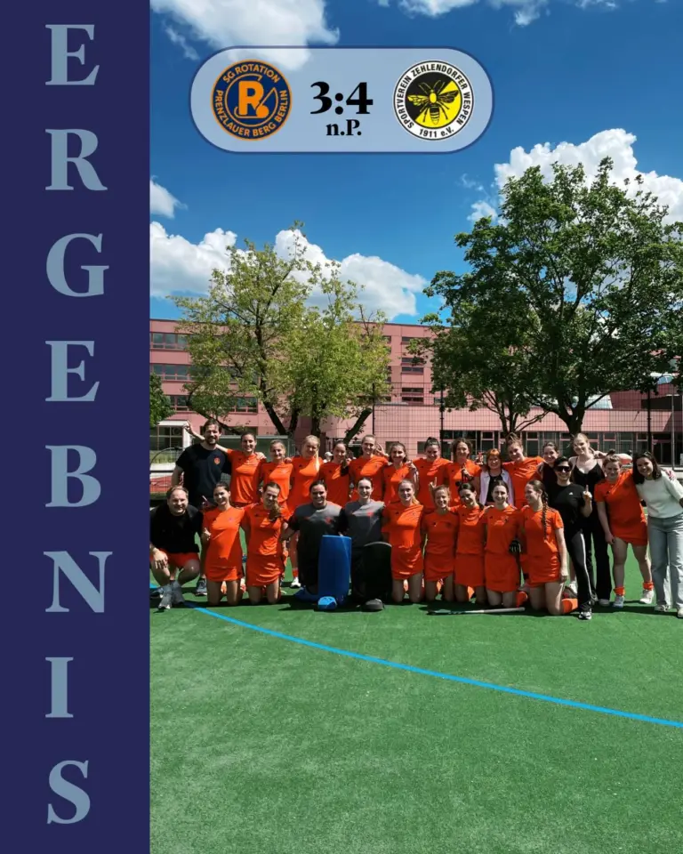 Matchday #15

Am Samstag ging es für uns ins letzte Heimspiel gegen die Wespen. Nach einer eher schwachen ersten Hälfte in der wir auch ein Gegentor kassieren mussten, wollten wir in den letzten 30 Minuten nochmal alles rausholen. Unter anderem Dank tollem Support von außen gelang uns das Zusammenspiel nach der Pause auch deutlich besser und wir konnten durch einen schönen Konter von Seher und Lisi ausgleichen. In einer hitzigen Schlussphase setzte sich keiner mehr durch und es ging ins Penaltyschießen. Hier konnten sich leider nur Leo (🪄) und Emi (🧱) auszeichnen, der entscheidende Penalty flog über das Tor und der Extrapunkt ging damit an die Wespen. 

Trotzdem sind wir froh nach so vielen Niederlagen mal wieder punkten zu können und wollen uns bei unseren Fans bedanken, die das letzte Heimspiel in der 2. Bundesliga nochmal zu etwas ganz Besonderem gemacht haben. 

Rolle Rolle 🧡💙

#rollerollerotation #rotationhockey