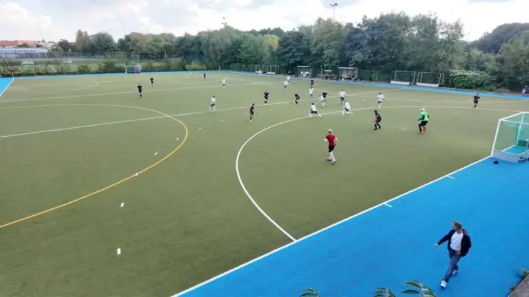 Die Tore vom fünften Oberliga Spiel der Saison. Torschützen in dem Spiel: Tommy, Fergus, Fidi, 2x Bruno
Torschützenliste: Bruno 10, Schödel 2, Ahli 1, Niklas 1, Diestel 1, Linus 1, Baller 1, Jucy 1, Tommy 1, Fergus 1, Fidi 1