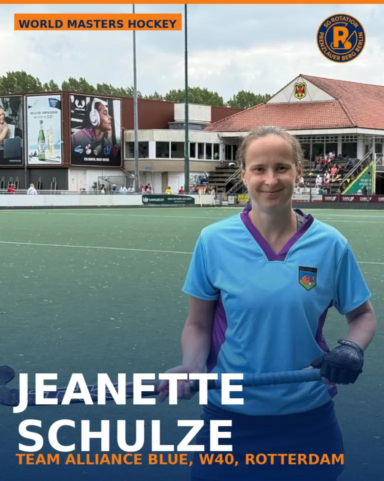 Weltklasse in Orange & Blau 🏑🌍
Gleich drei Rotationistas waren bei den World Masters Hockey am Start:
🔶Jeanette Schulze – Team Alliance Blue, W40, Rotterdam
🔷Sebastian Ahlberg – Team Germany, M40, Schiedam
🔶 Christian Schulze – Team Germany, M50, Rotterdam
Glückwunsch an euch drei! Ihr seid ein Vorbild für den ganzen Verein 👏
#rotationhockey #WorldMastersHockey #TeamGermany #dhbhockey