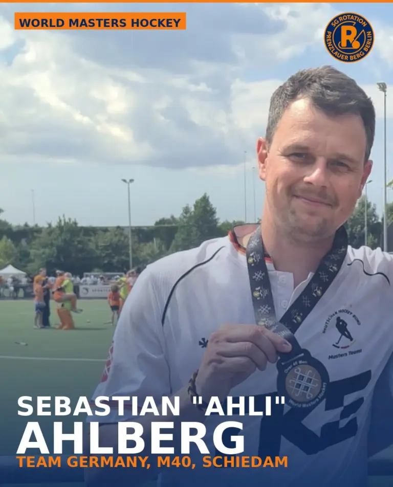 Weltklasse in Orange & Blau 🏑🌍
Gleich vier Rotationistas waren bei den World Masters Hockey am Start:
🔶Jeanette Schulze – Team Alliance Blue, W40, Rotterdam
🔷Sebastian Ahlberg – Team Germany, M40, Schiedam
🔶 Sandra Wernicke - Team Germany, W45, Rotterdam
🔷 Christian Schulze – Team Germany, M50, Rotterdam
Glückwunsch an euch vier! Ihr seid ein Vorbild für den ganzen Verein 👏
#rotationhockey #WorldMastersHockey #TeamGermany #dhbhockey
(Korrektur des Beitrags vom 1.8.; Asche auf unser Haupt wir hatten Sandra vergessen 🫣)