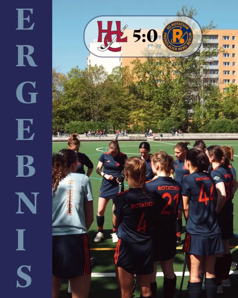 Matchday #13 🏑☀️

Was für ein Kampf! Wir waren am Wochenende beim HCL zu Gast, um das vierte Spiel der Rückrunde auf den Platz zu zaubern. Die Stimmung und das Wetter waren erstklassig – das Ergebnis am Ende leider weniger.
Trotz personeller Engpässe durch Verletzungen und Krankheiten sind wir sehr solide ins Spiel gestartet. Wir haben uns voll reingehängt, standen defensiv top und haben uns Stück für Stück mutig nach vorne gearbeitet. Da es auf beiden Seiten kaum Durchkommen gab, ging es mit einem verdienten 0:0 in die Halbzeit.
Leider forderten die dünne Bank und die Hitze in der zweiten Hälfte ihren Tribut. Direkt zum Start des dritten Viertels reichte ein Konter des HCL für das 0:1. Wir haben zwar weiter alles gegeben, aber die Konzentration ließ spürbar nach. Ein bitteres Gegentor per Strafecke nur 20 Sekunden vor Ende des dritten Viertels war dann der Knackpunkt.
Am Ende stand ein 0:5 auf der Anzeigetafel. Ein deutliches Ergebnis, das den Spielverlauf der ersten 30 Minuten kaum widerspiegelt. Es hat uns aber gezeigt, dass wir in Sachen Ruhe und Konsequenz noch zulegen müssen, um über die volle Distanz mitzuhalten.

#rollerollerotation #rotationhockey