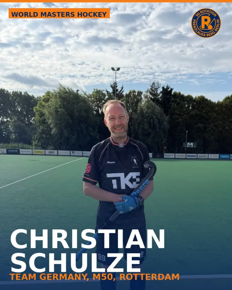 Weltklasse in Orange & Blau 🏑🌍
Gleich drei Rotationistas waren bei den World Masters Hockey am Start:
🔶Jeanette Schulze – Team Alliance Blue, W40, Rotterdam
🔷Sebastian Ahlberg – Team Germany, M40, Schiedam
🔶 Christian Schulze – Team Germany, M50, Rotterdam
Glückwunsch an euch drei! Ihr seid ein Vorbild für den ganzen Verein 👏
#rotationhockey #WorldMastersHockey #TeamGermany #dhbhockey