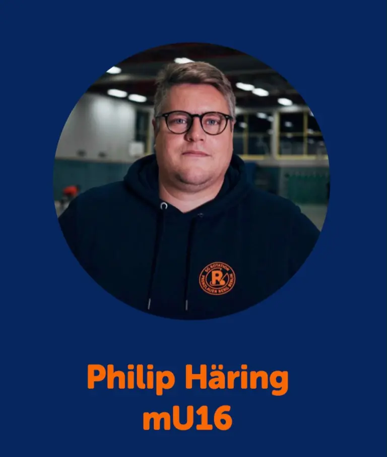 Dritter im Bunde unseres Trainer-Trios im männlichen Bereich 🏑🚀
Mit Philip Häring komplettieren wir unser neues Trainerteam im männlichen Kinder- und Jugendbereich.
Als bekanntes Gesicht bei Rotation kennt er den Verein und unsere Nachwuchsarbeit bereits bestens – umso schöner, ihn wieder im Trainerteam zu haben.
Willkommen zurück und viel Erfolg auf und neben dem Platz lieber Philip! 🧡 💙
#rotationhockey #teamrotation #wirliebenhockey